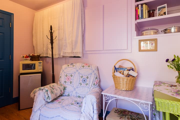 Cozy, Pretty, Private… - Petaluma, CA