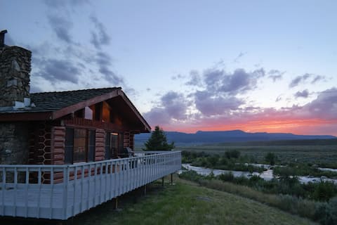Cozy Fishing Cabin Directly on the Madison River