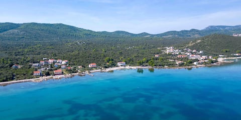 Popular Airbnb listing: Apartments Deak AP5 Drače in Općina Janjina