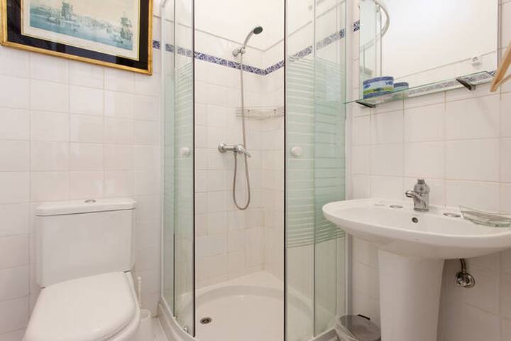 Big family/Groups for 12 person gallery image 5