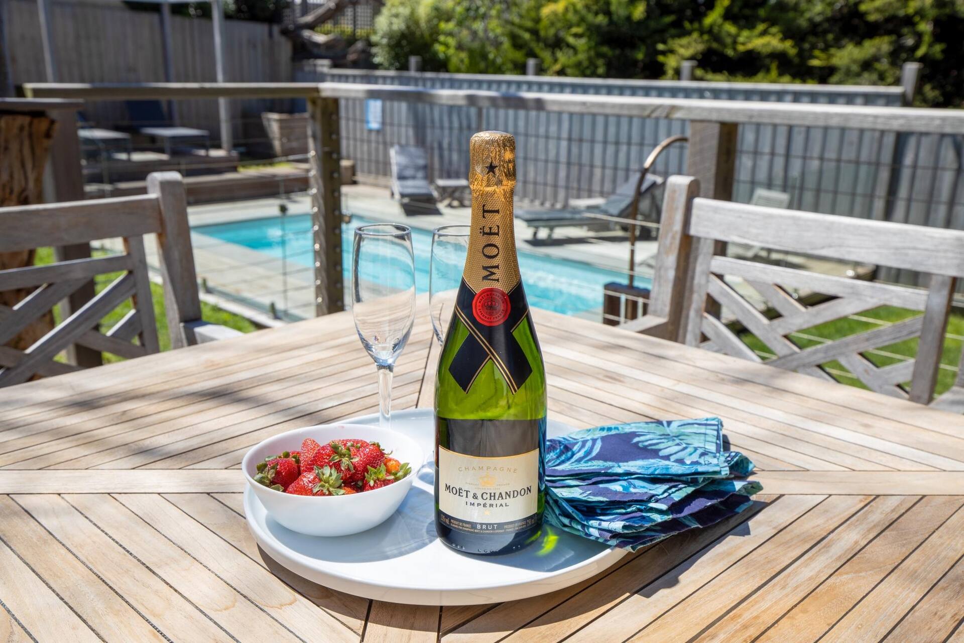 Sorrento Beach House: location & pool - Wifi, Pet friendly