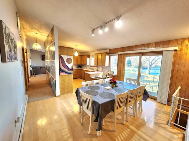 Lake Retreat | Hot Tub |Pool Table | Peaceful| Fun gallery image 4