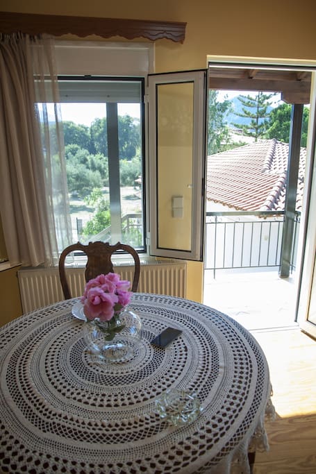 Τραπεζαρία / Dining Room