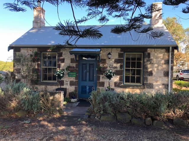 Currough Cottage Cottages For Rent In Port Fairy
