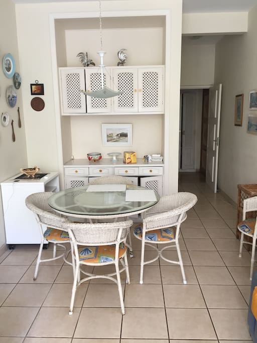Sala com mesa de jantar