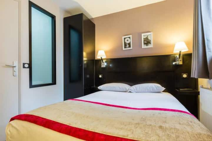 montmartre double room private (courtyard side) 2PERS