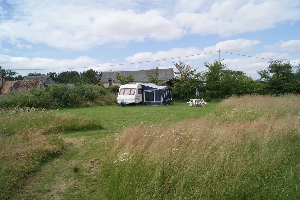 Fixed caravan with awning for extra space
