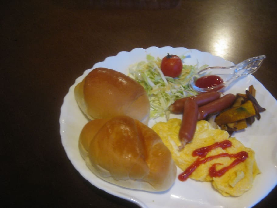 You can select either western or Japanese for breakfast.