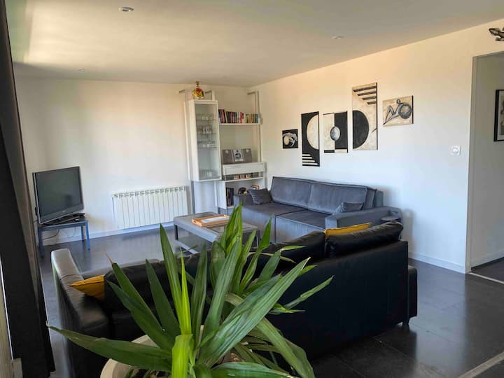 Друг изглед към фоайето