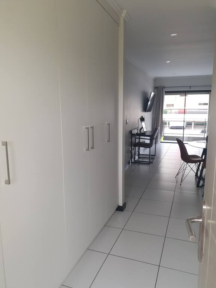 Modern Executive Studio (W/ Uncapped Wifi) - Sandton