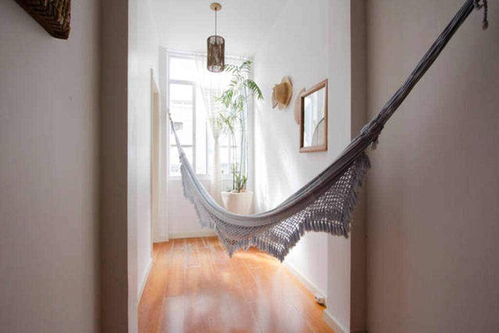 Sala de estar c rede / Living room w/ hamock nice