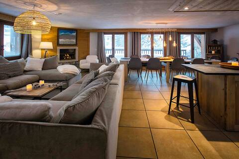 South-facing terrace – Right in the center – Slopes 2-min walk away