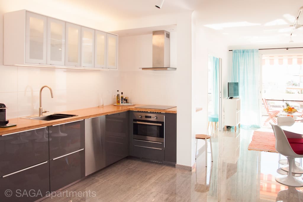 Kitchen fully equipped.
Induction cooker, dishwasher, fridge/freeze, oven/micro, Nespresso coffee machine all necessary utensils