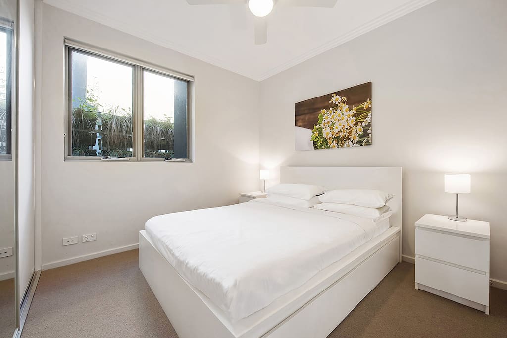 Wake up naturally to beautiful sunshine. Both bedrooms feature natural sunlight through the light-well with a vertical garden. This feature is very rare for apartments which usually have dark and dingy bedrooms!
