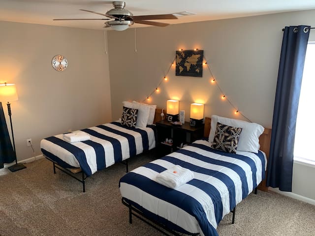 COMFY 2-3 bd room in Humble by IAH airport (5m)
