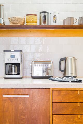 Beautifully Restored Cottage with Patio in Historic Center D gallery image 2