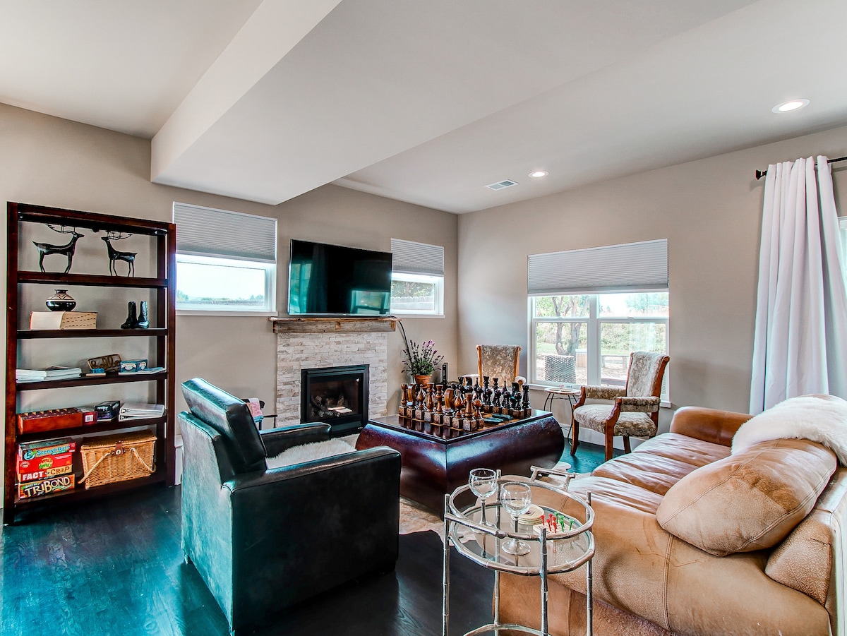 Top performing Airbnb: Modern Farmhouse on 1 acre 4 bedrooms, 5 bathrooms in Boulder County