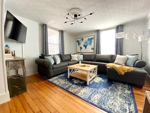 Top performing Airbnb: Walk to Beach from Spacious 1920 Home in Old Orchard Beach