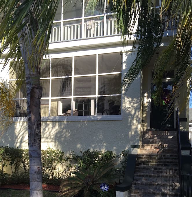 A place to "chillax" on this breezy screened in uptown porch