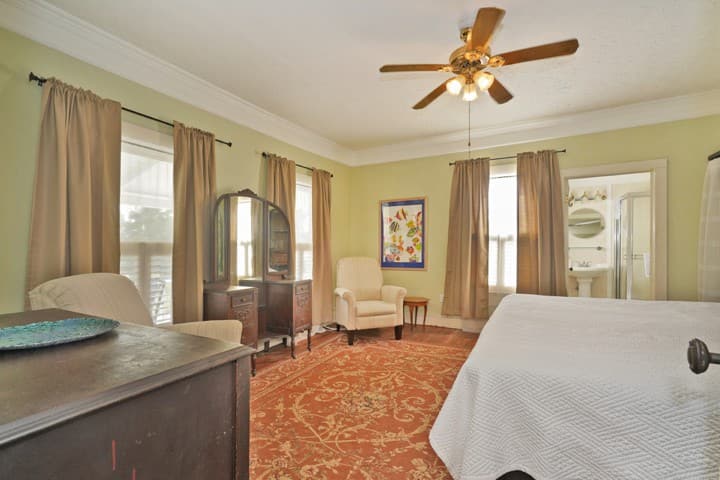 Florida Room King Bed w/en Suite (on 2nd Floor)