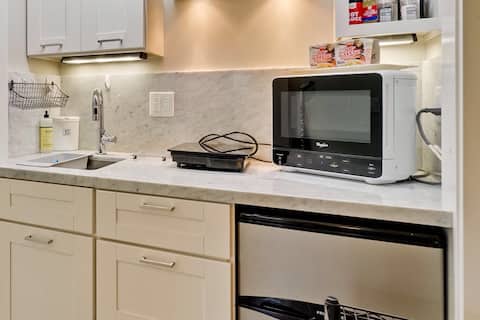Popular Airbnb listing: Modern Private Studio in Palo Alto, Stanford in Palo Alto