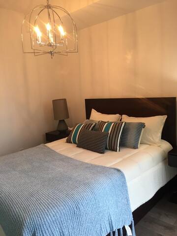 luxurious 3 BR. Apt – Downtown Toronto. gallery image 4