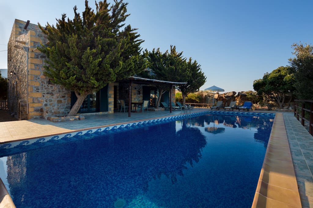 Pool in Lefkothea villa