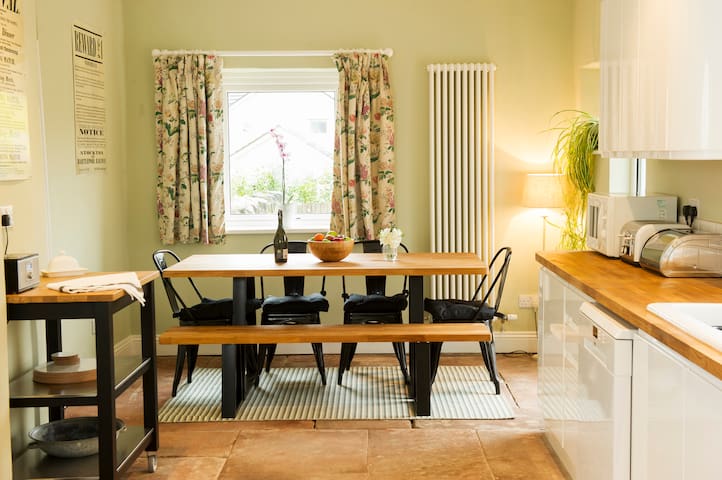 Wordsworth Street luxury North Lakes townhouse