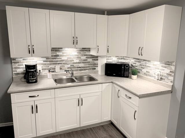 Massive 6 bdrm House Near HSC gallery image 2