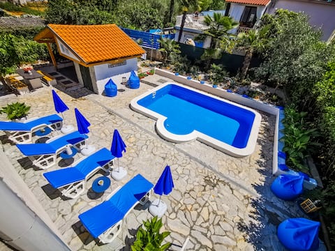 XXL Malinska - spacious apartment near beach +pool