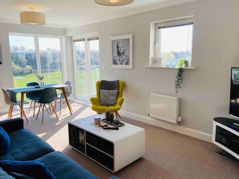Top Airbnb: 2 bedroom flat between Leamington Spa and Warwick in Royal Leamington Spa