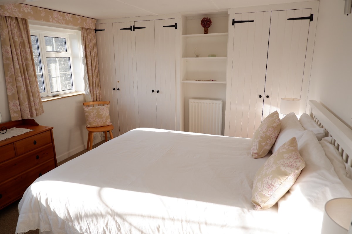 Hlavná spálňa (manželská posteľ).