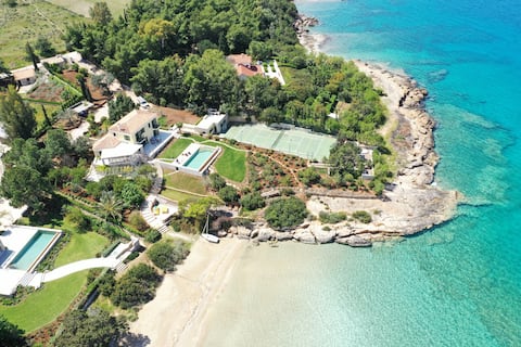 Unique Luxury Beachfront Villa with Pool & Tennis!