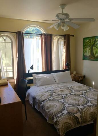 Cozy Spanish style Altadena home