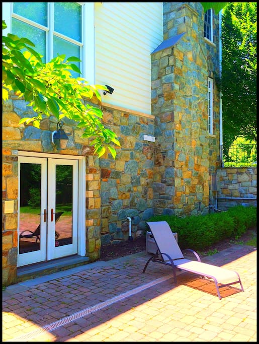 Separate entry for guests