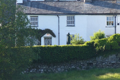 Comfortable & characterful cottage in Chapel Stile