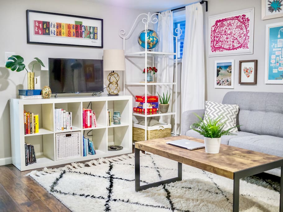 Eclectic & colorful living room features smart TV loaded with free Netflix and plenty of games+books.