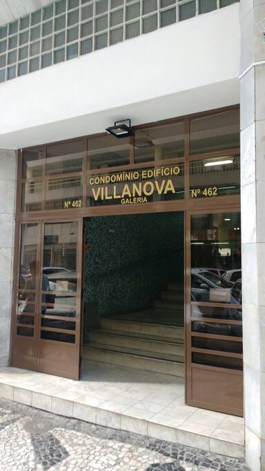 Entrada lateral, vista externa (Rua Voluntários da Pátria, 462).