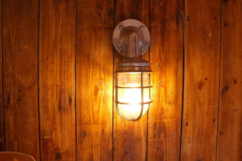 Genuine ships lights in the Retreat