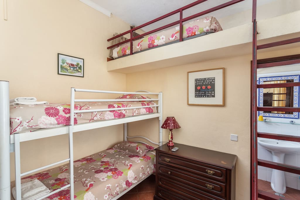 "Fuseta" Triple, #11, 1st Floor, privat shower and sink, shared toilet