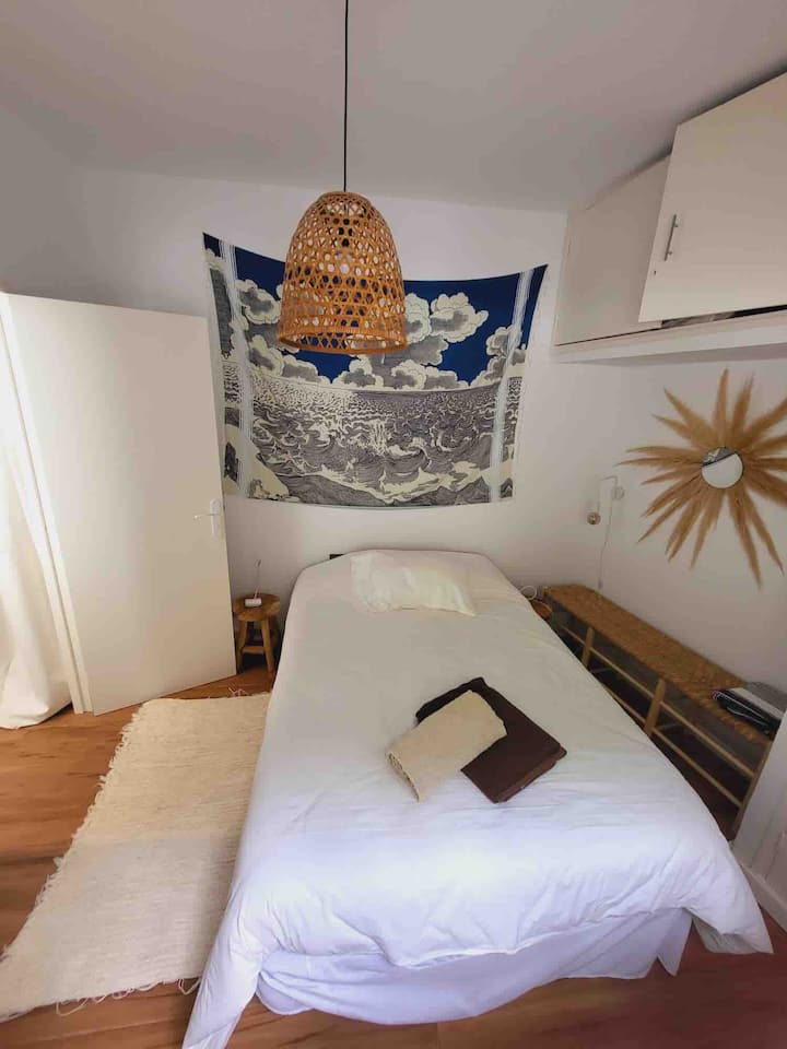 Chumba cha kulala mara mbili + kabati la nguo