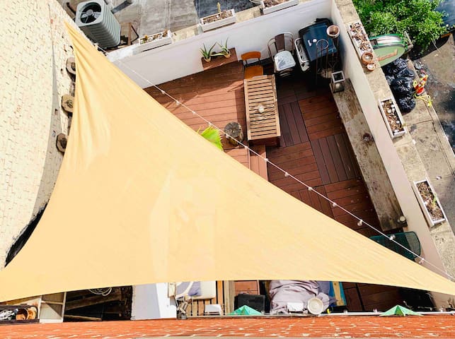 Two Bedroom in a townhouse with a patio in Nolita!