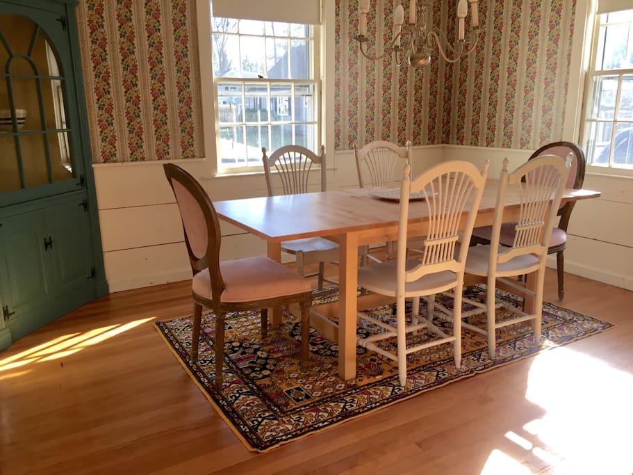 Dining room with extendable table that seats 10.