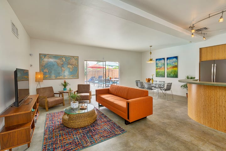 Dog Friendly Mid Century Retreat With Pool - Palm Springs, CA