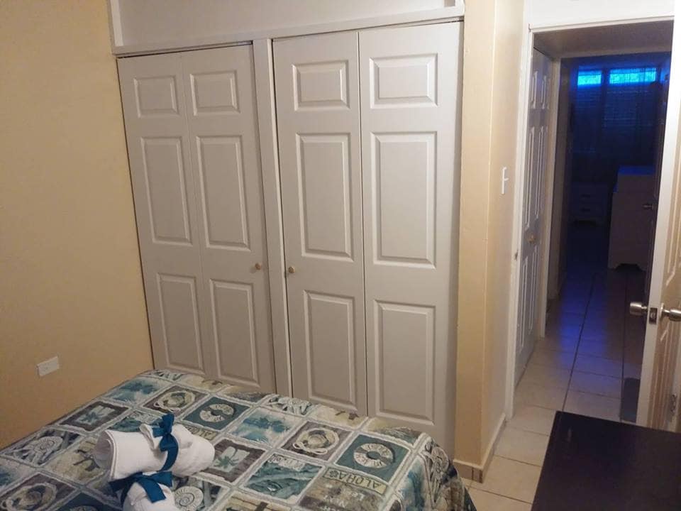 ตู้เสื้อผ้าของเขาและเธอ