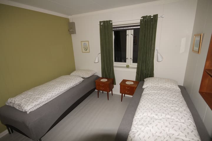 غرفة نوم 3 مع 2 سرير واحد