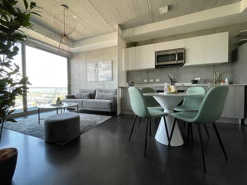 Industrial 2BR perfect location w/AC + sunset view