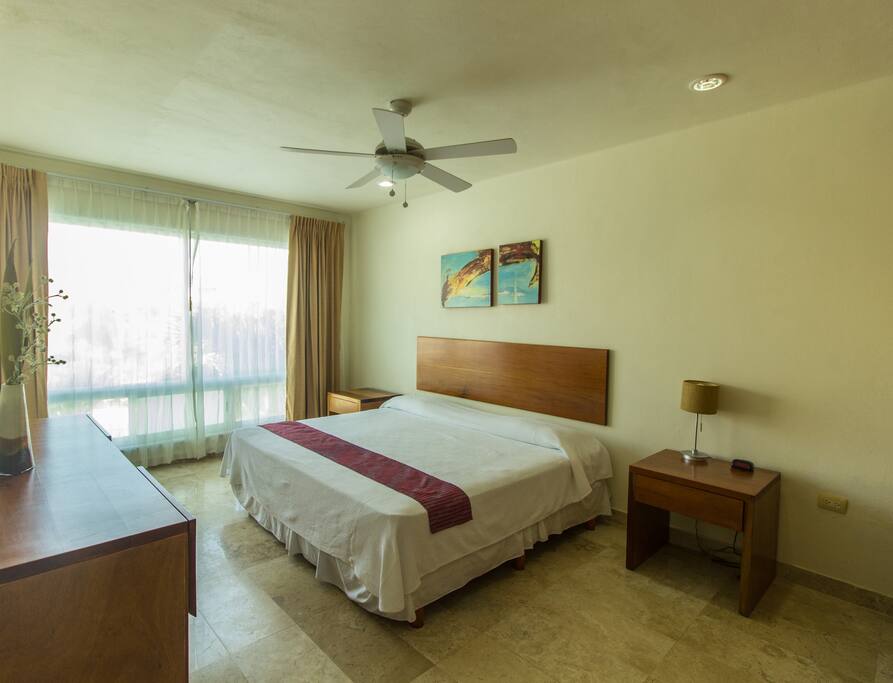 MAIN ROOM