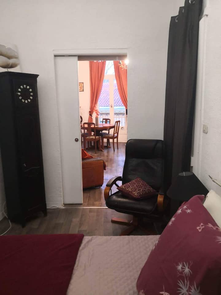 Спална соба 2 со поглед кон дневната соба