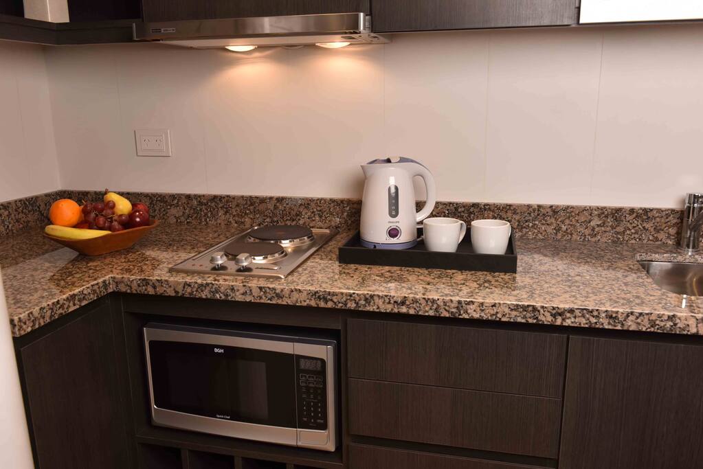 Cocina equipada con todos los elementos necesarios para cocinar